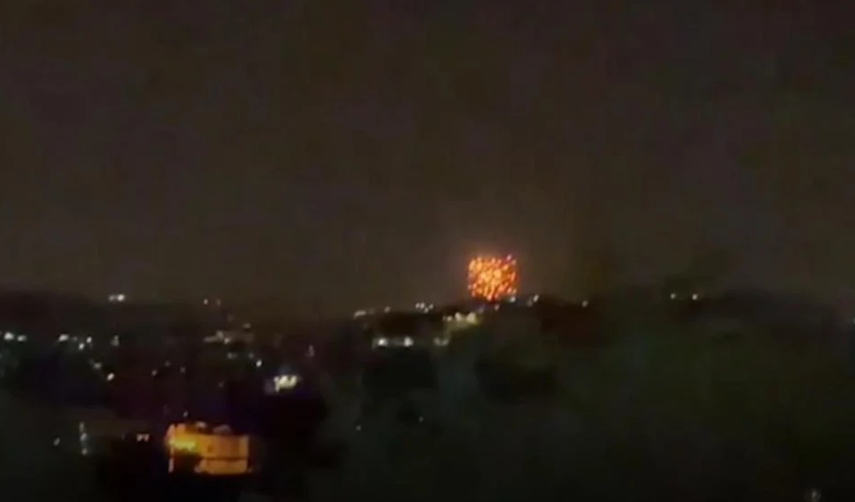 قصف فوسفوري على تلة علي الطاهر في النبطية وإسرائيل تغلق المدارس والشواطئ في مناطق خط المواجهة